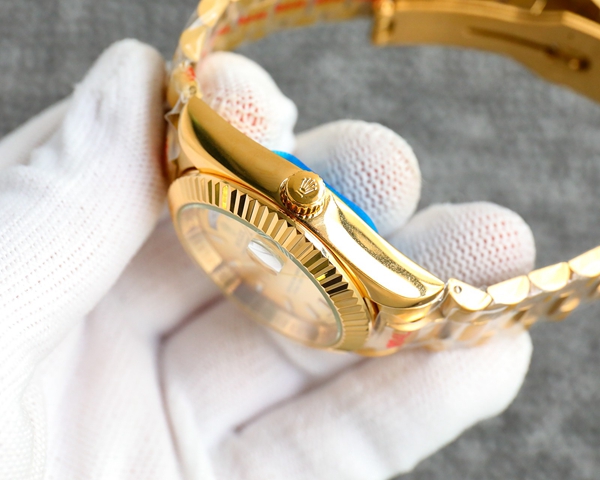 ブランド時計側面デザイン